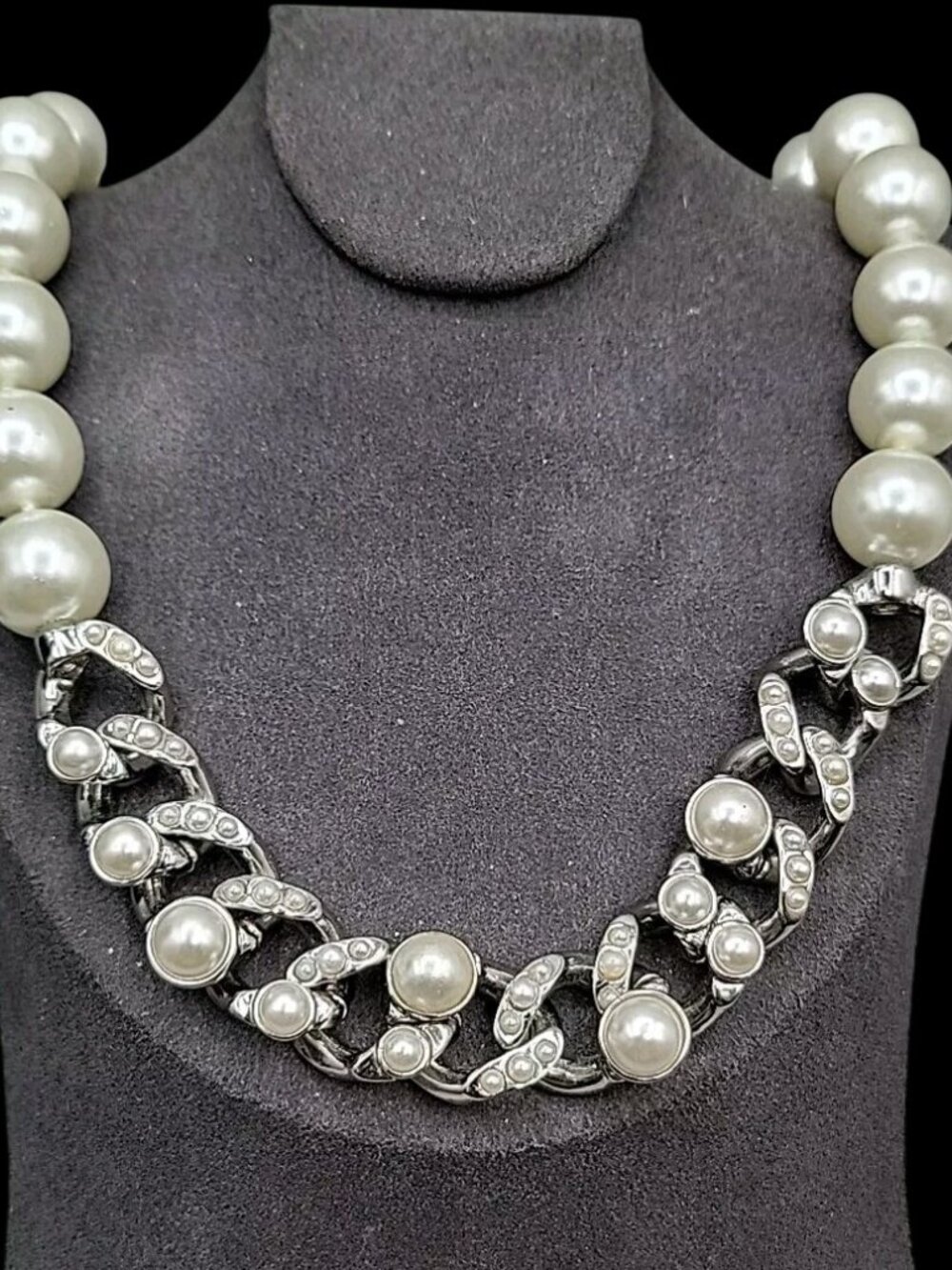 Givenchy Hematite-Plated Chain & Faux Pearl Necklace Glass Stones Accent Vtg 19" - Picture 2 of 16